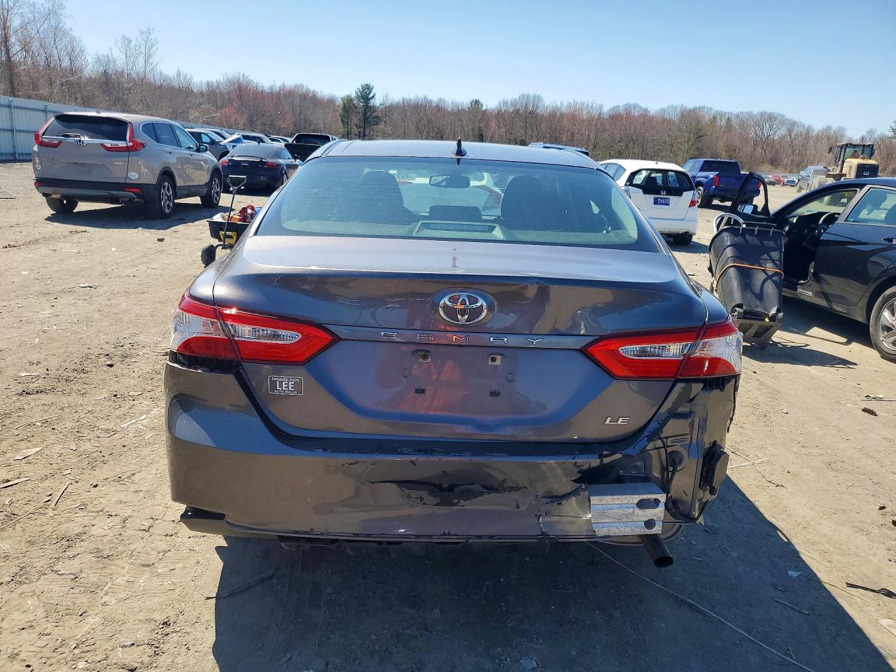 2019 TOYOTA CAMRY LE photo 11