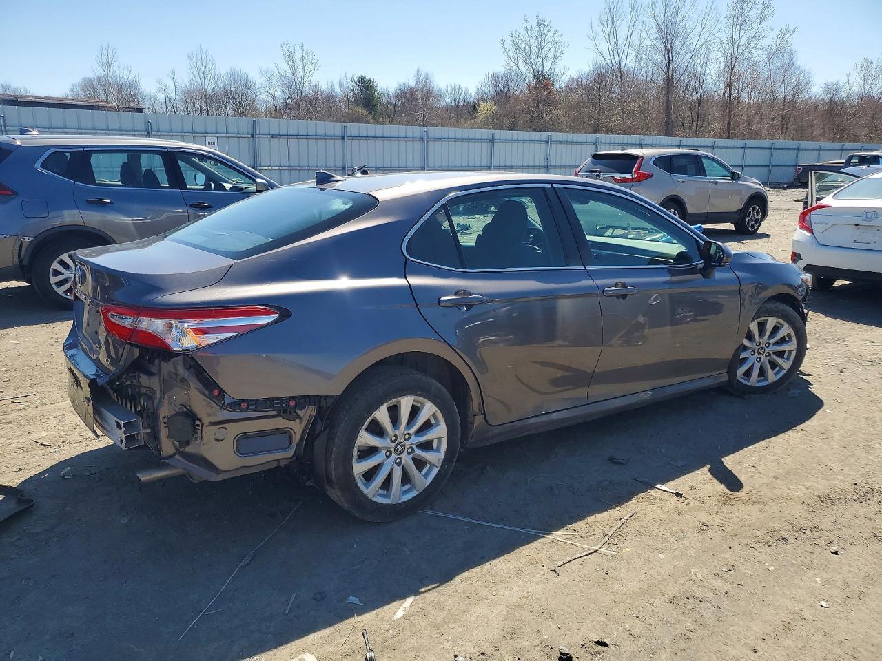 2019 TOYOTA CAMRY LE photo 5