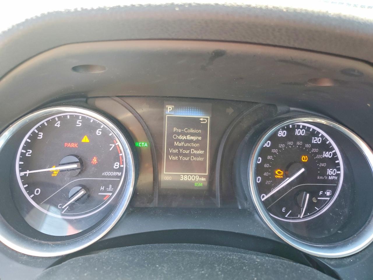 2019 TOYOTA CAMRY LE photo 17