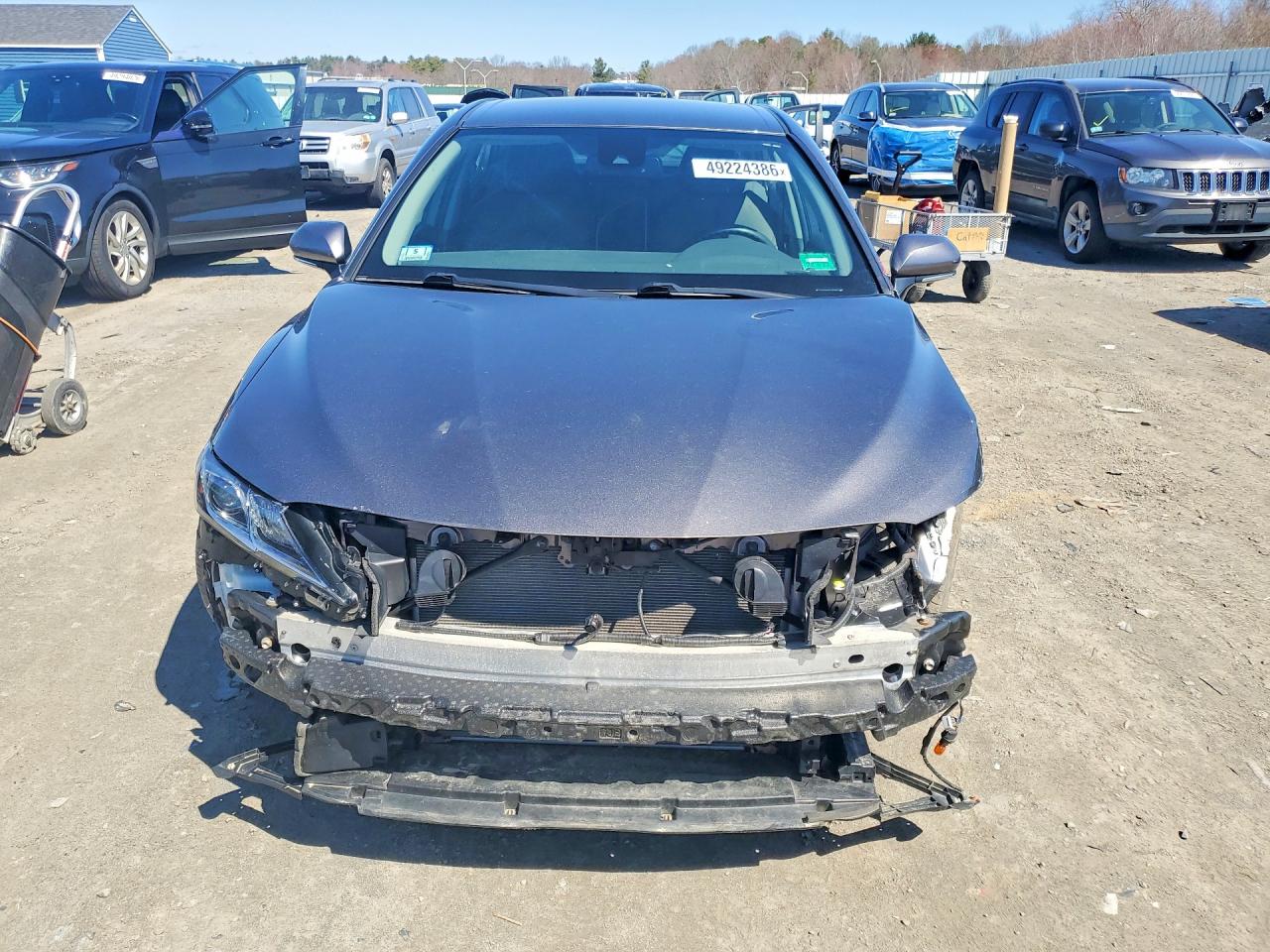 2019 TOYOTA CAMRY LE photo 9