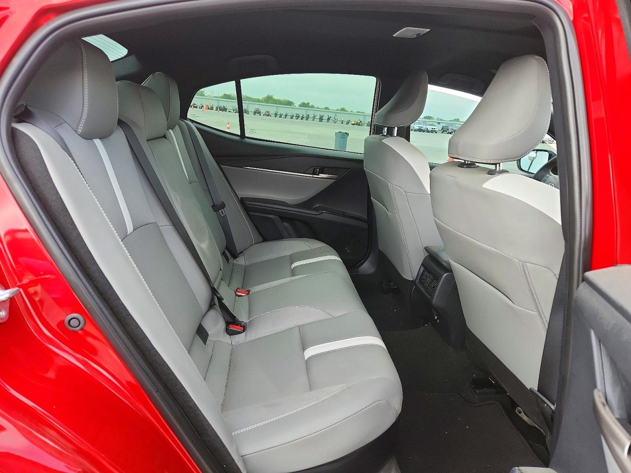 2025 TOYOTA CAMRY SE photo 28