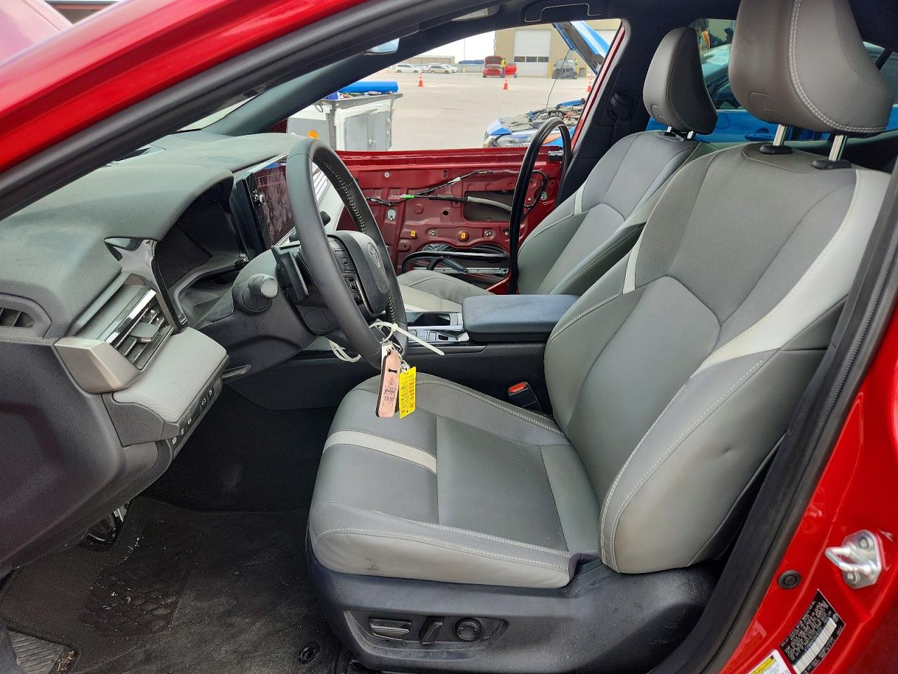 2025 TOYOTA CAMRY SE photo 19