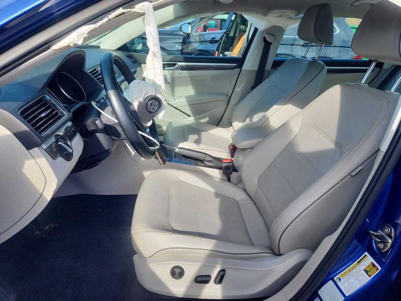 2017 VOLKSWAGEN PASSAT SE photo 13