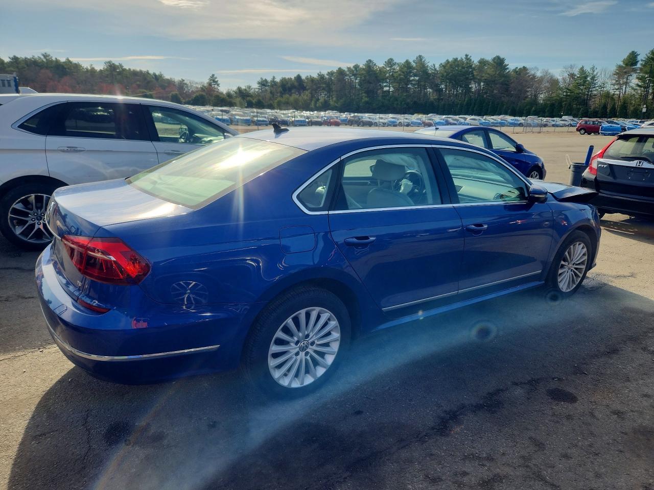 2017 VOLKSWAGEN PASSAT SE photo 5