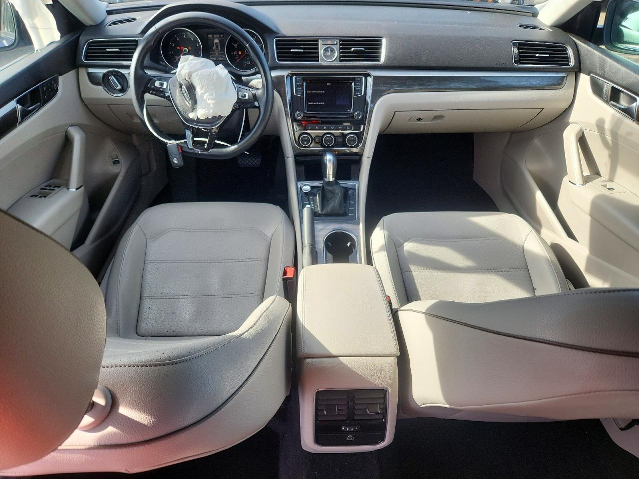 2017 VOLKSWAGEN PASSAT SE photo 15