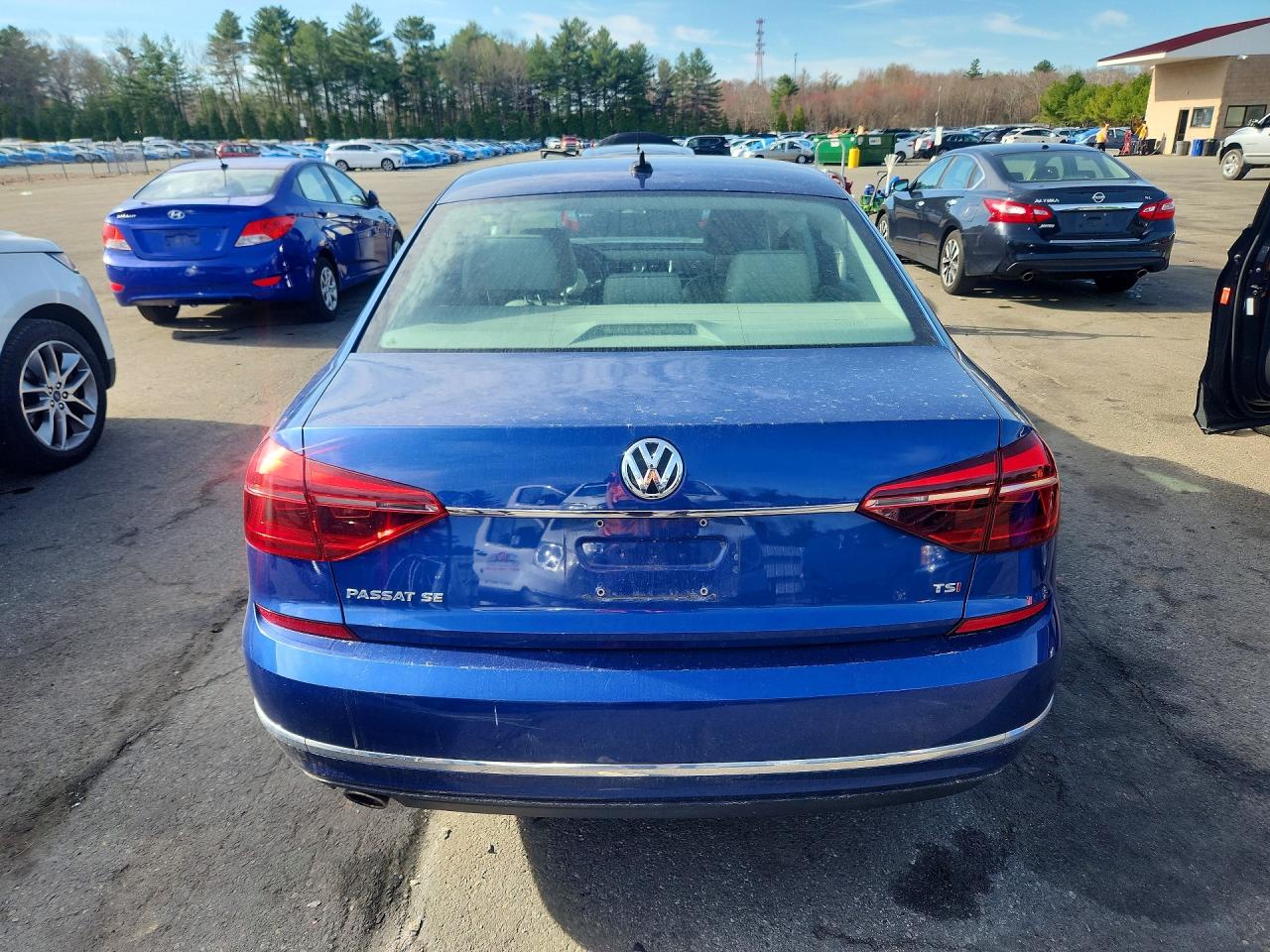 2017 VOLKSWAGEN PASSAT SE photo 11