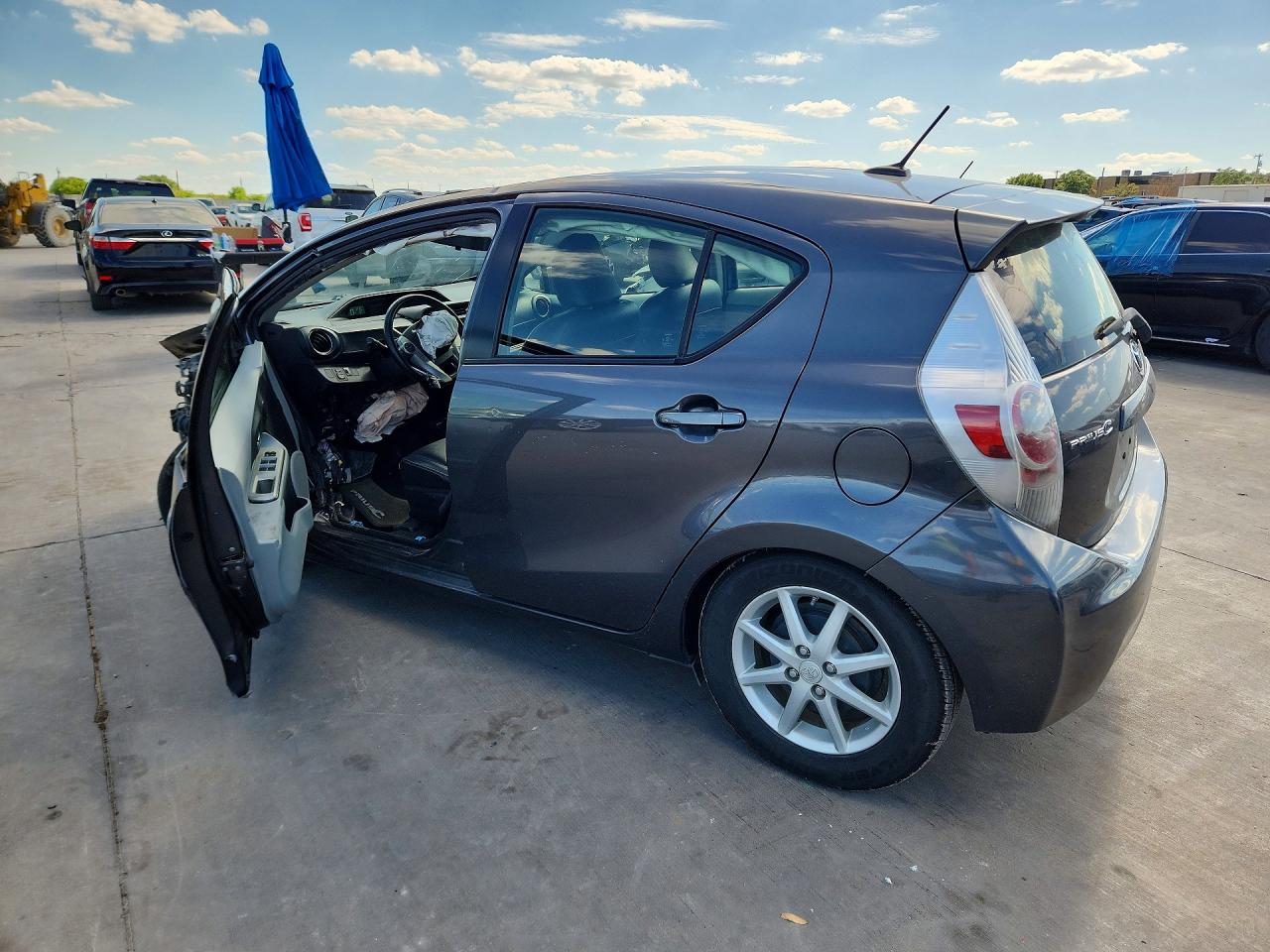 2013 TOYOTA PRIUS C FOUR photo 4