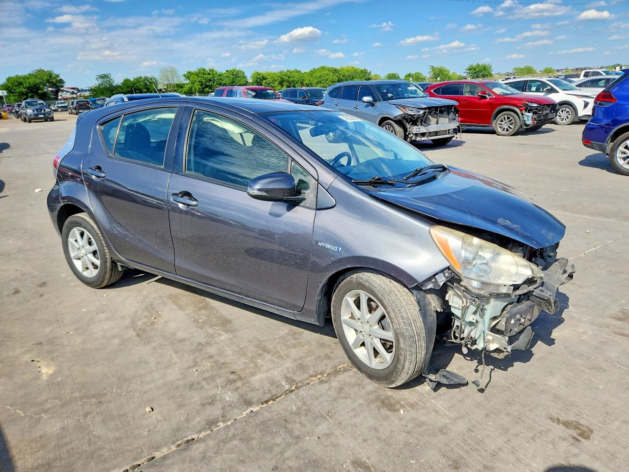 2013 TOYOTA PRIUS C FOUR photo 10