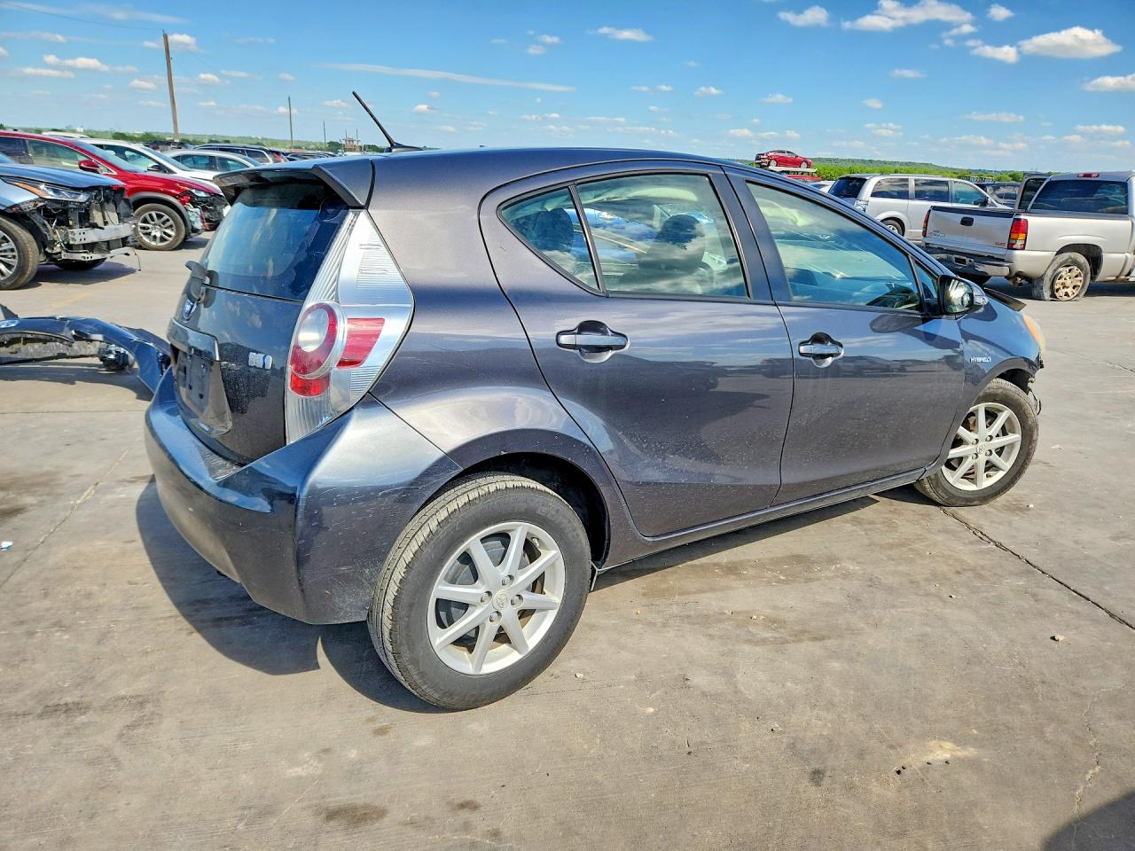 2013 TOYOTA PRIUS C FOUR photo 7