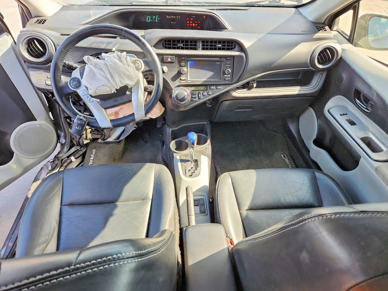 2013 TOYOTA PRIUS C FOUR photo 22