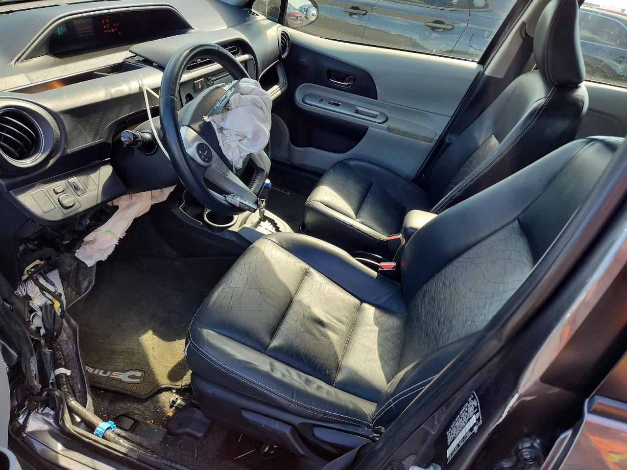 2013 TOYOTA PRIUS C FOUR photo 19