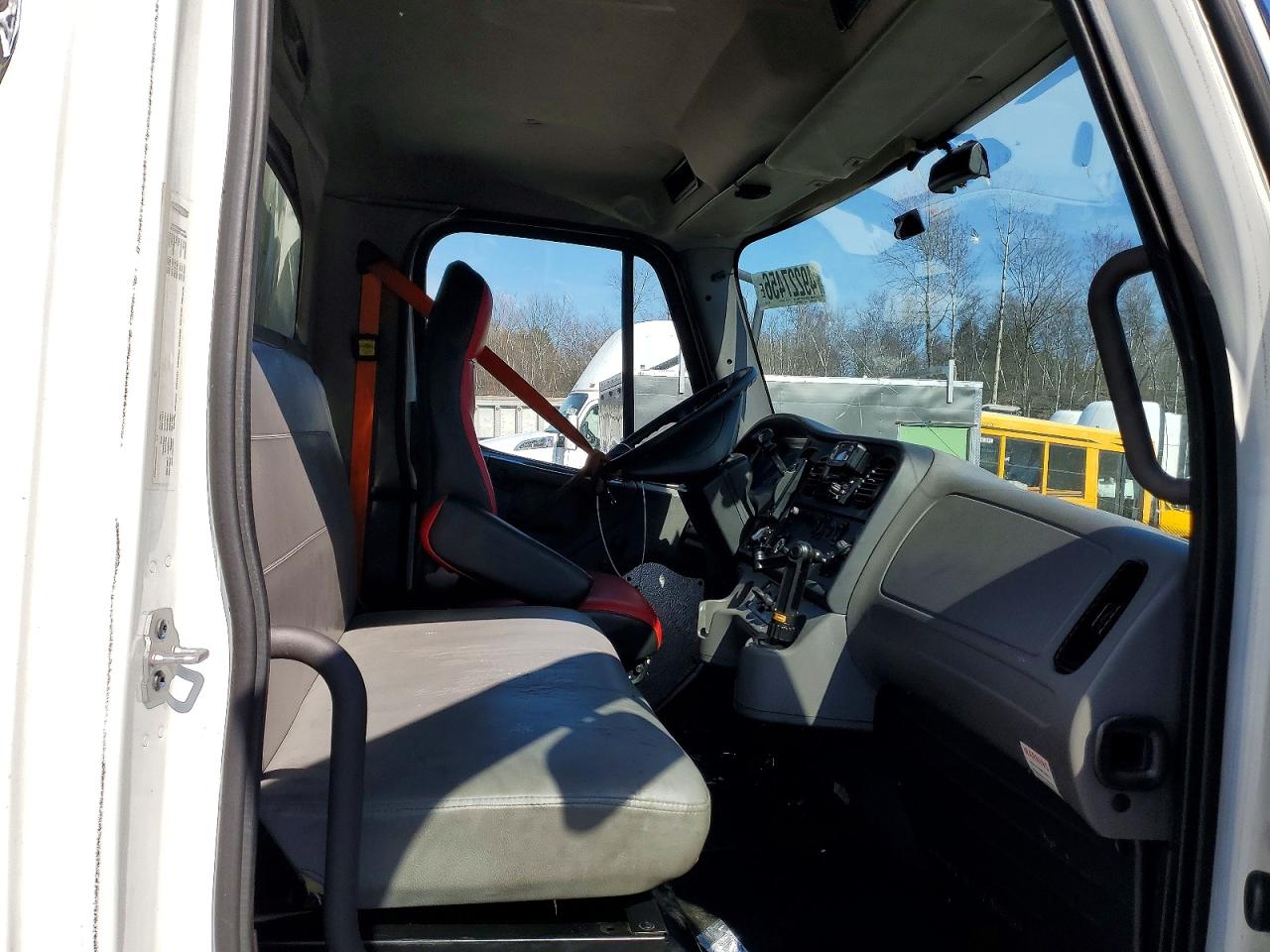 2018 FREIGHTLINER BUSINESS CLASS M2 BOX TRUCK photo 9