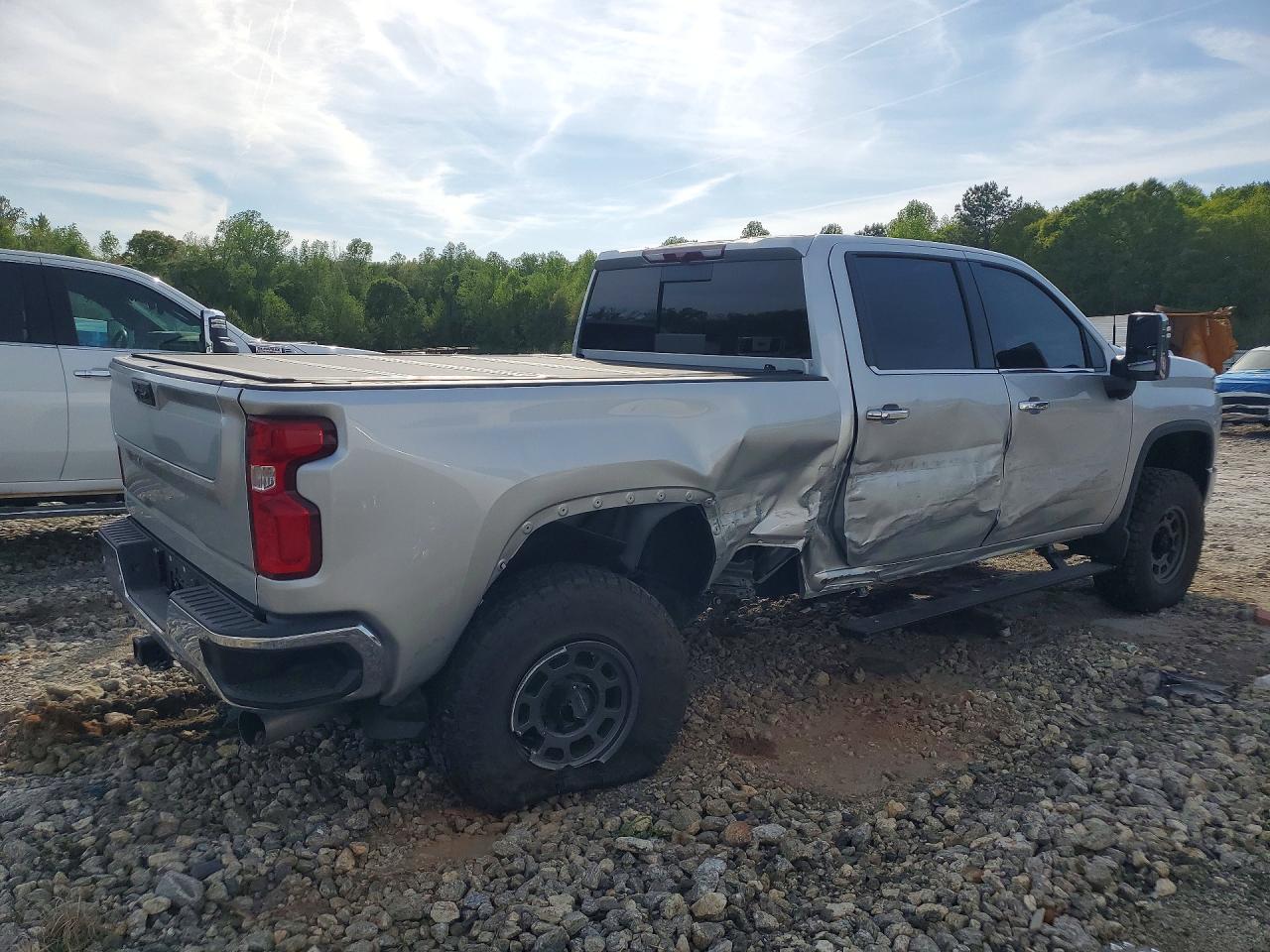 2023 CHEVROLET SILVERADO K3500 LTZ photo 3