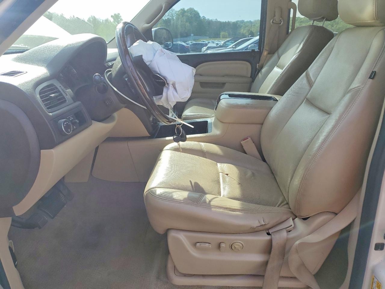 2012 GMC YUKON XL DENALI photo 13