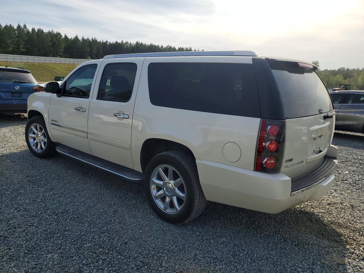 2012 GMC YUKON XL DENALI photo 3