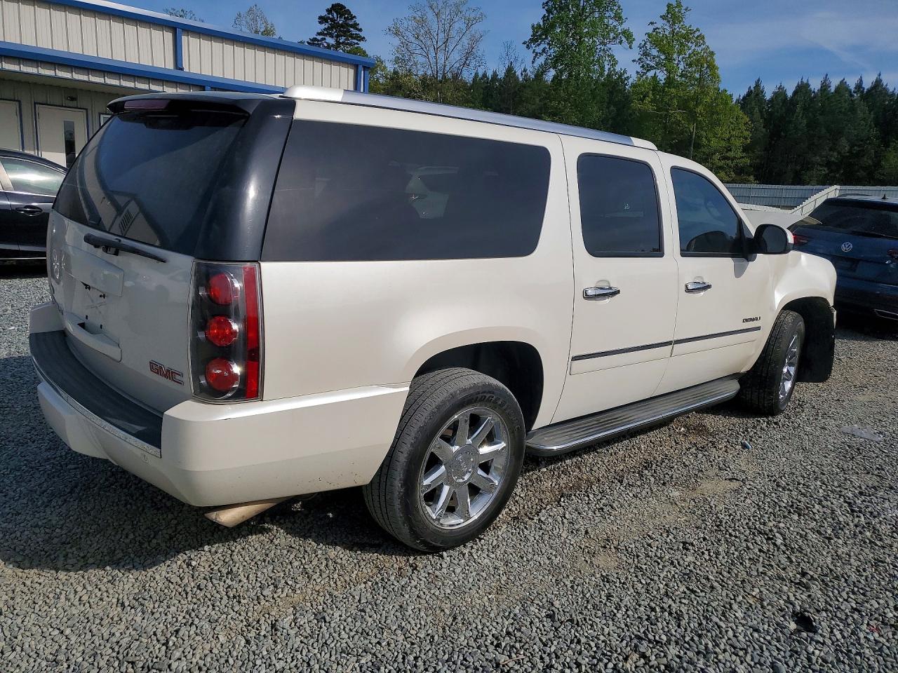 2012 GMC YUKON XL DENALI photo 5