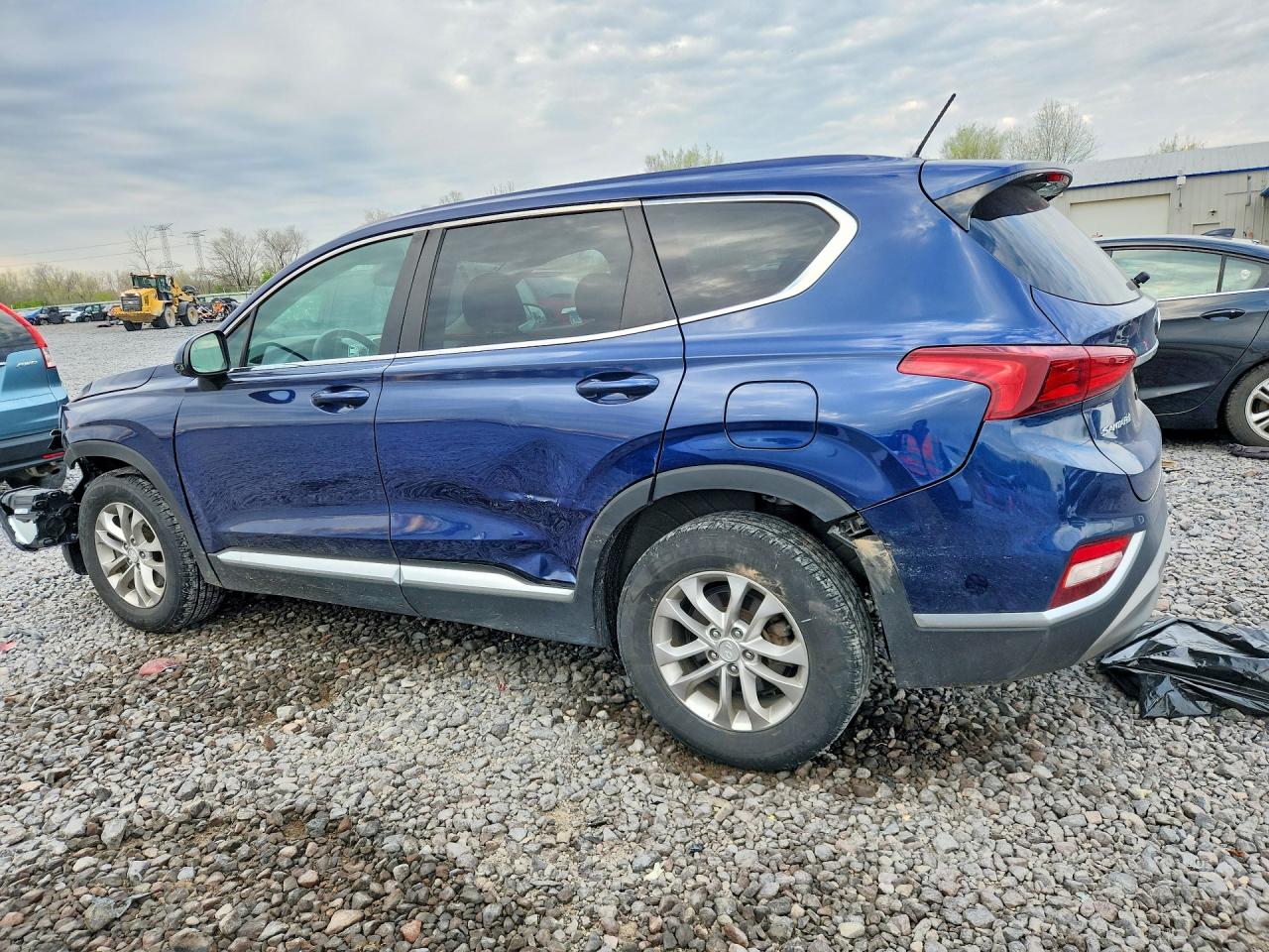 2019 HYUNDAI SANTA FE SE photo 3