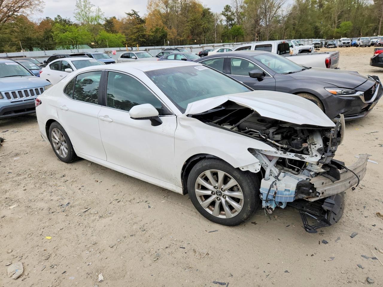 2018 TOYOTA CAMRY LE photo 7
