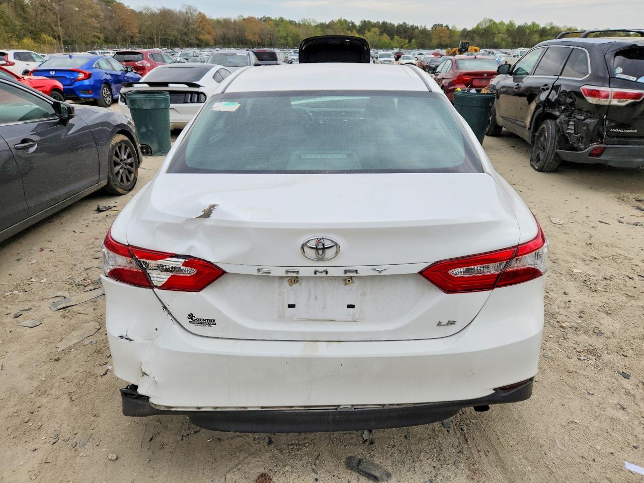 2018 TOYOTA CAMRY LE photo 11