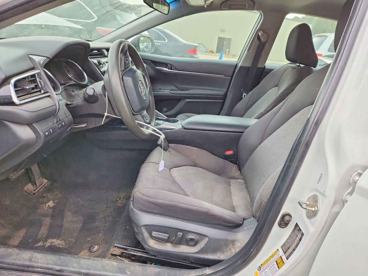 2018 TOYOTA CAMRY LE photo 13