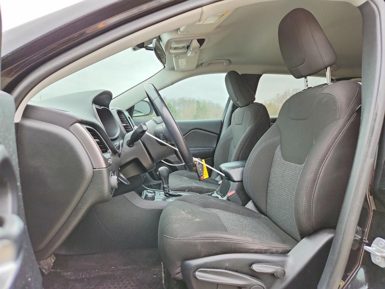 2019 JEEP CHEROKEE LATITUDE photo 19