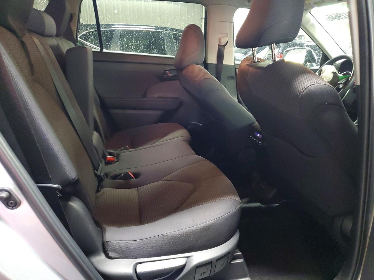 2024 TOYOTA HIGHLANDER LE photo 10