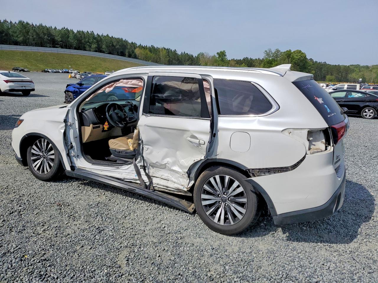 2019 MITSUBISHI OUTLANDER SE photo 4