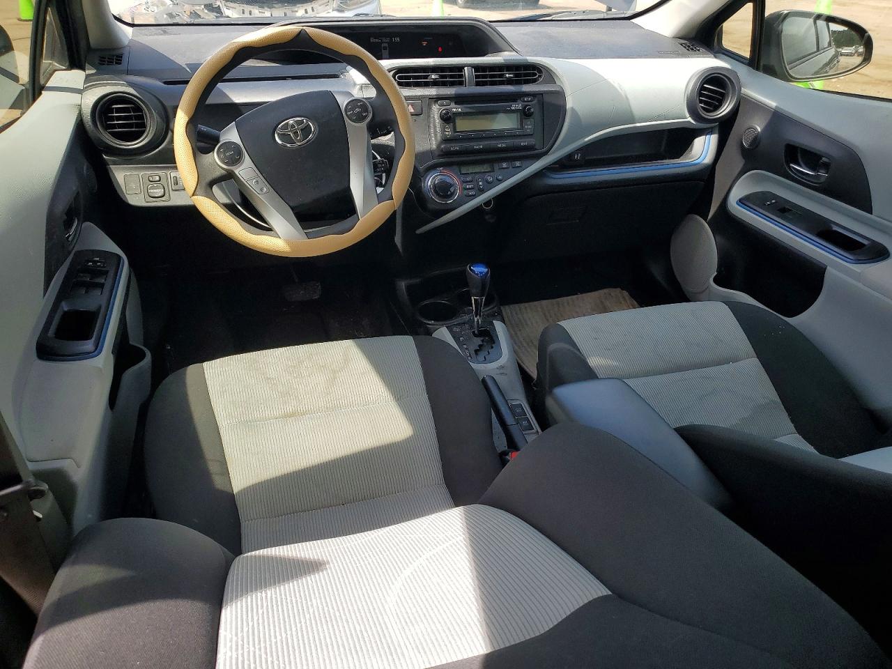 2012 TOYOTA PRIUS C TWO photo 22