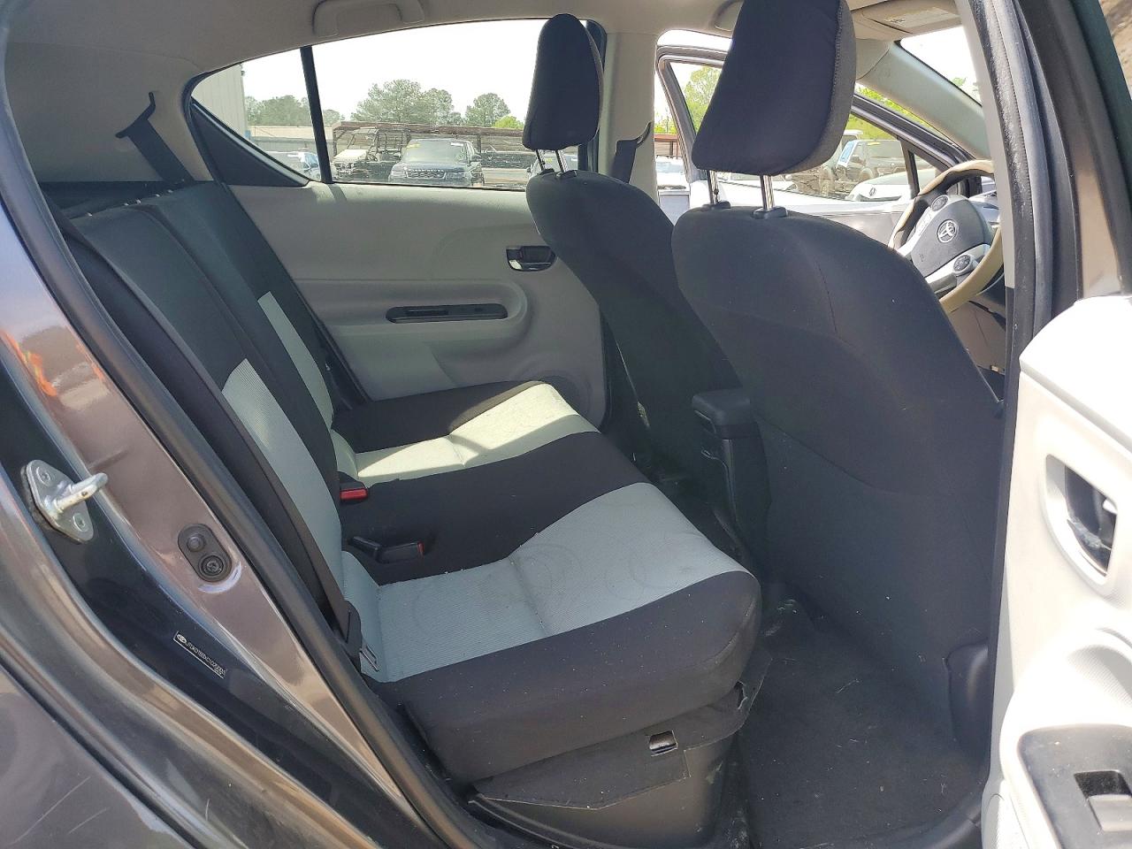 2012 TOYOTA PRIUS C TWO photo 28