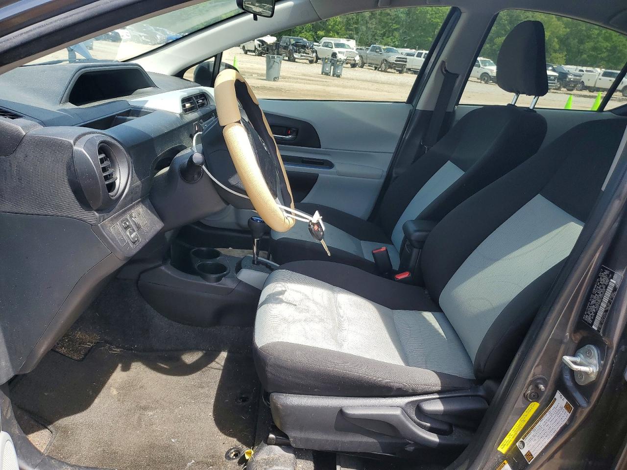 2012 TOYOTA PRIUS C TWO photo 19