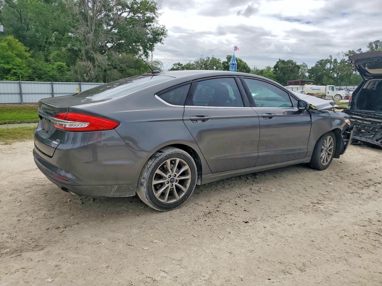 2017 FORD FUSION SE photo 5