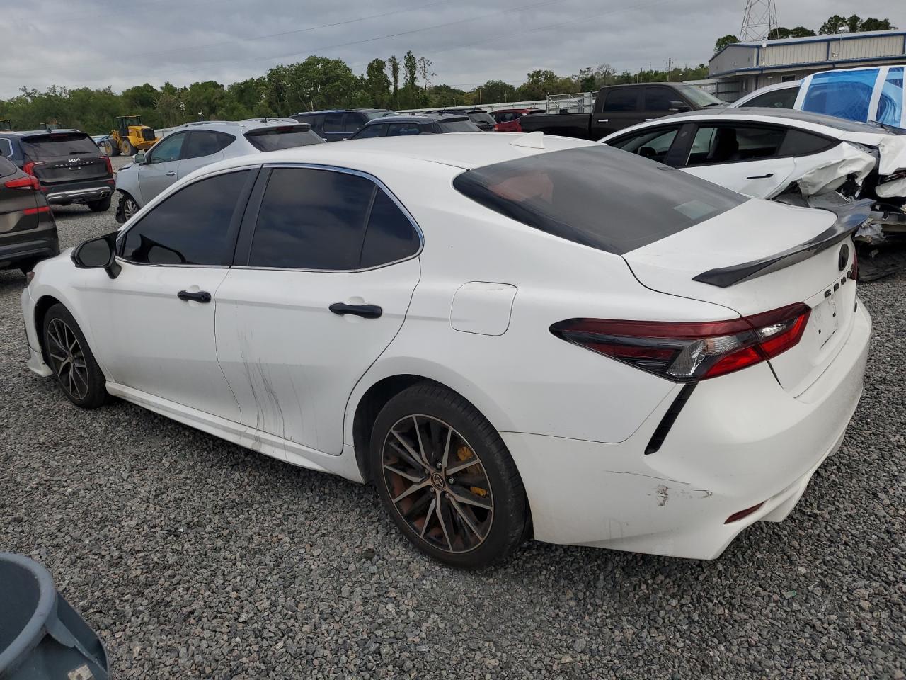 2021 TOYOTA CAMRY SE photo 3