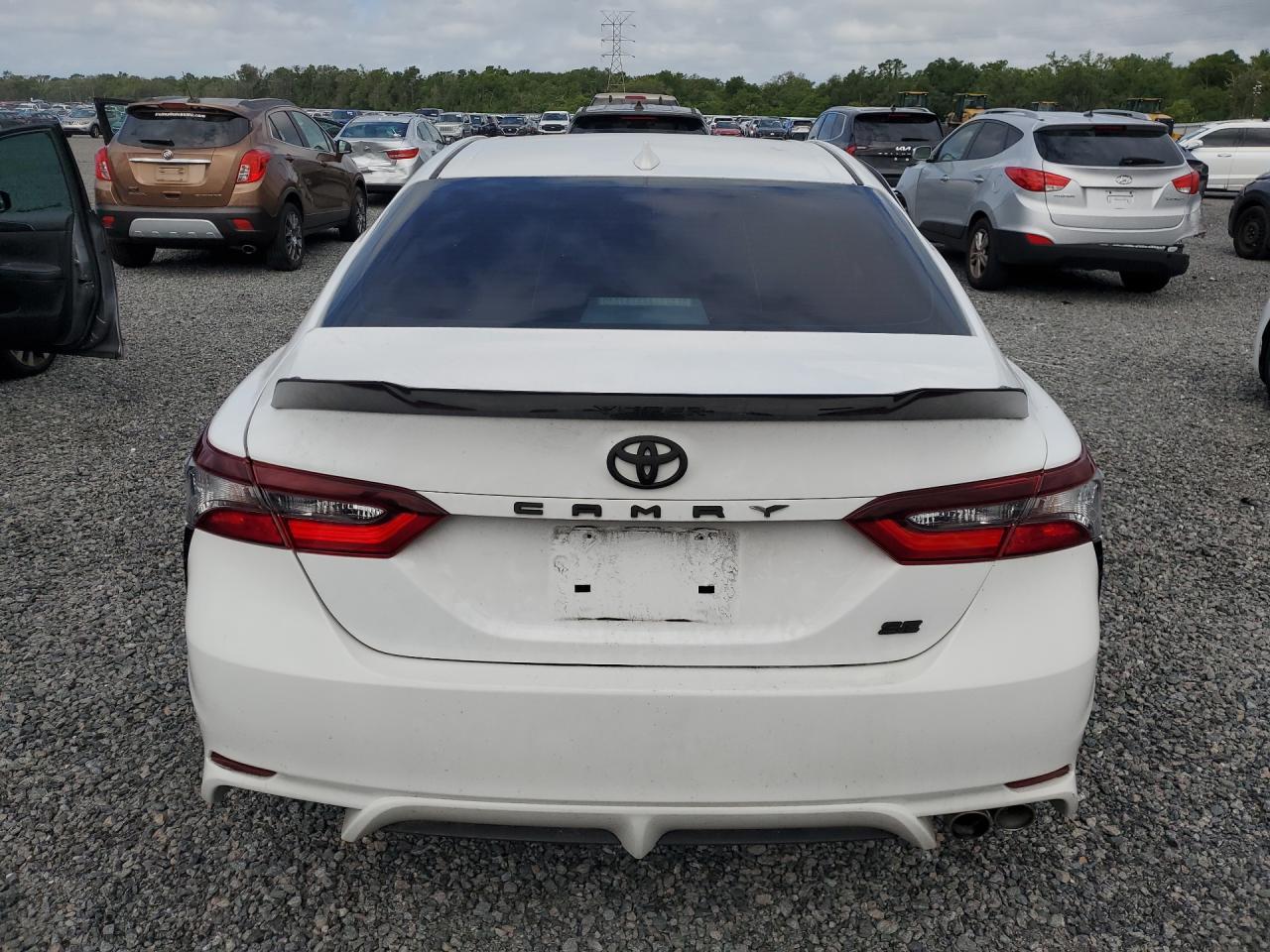 2021 TOYOTA CAMRY SE photo 11