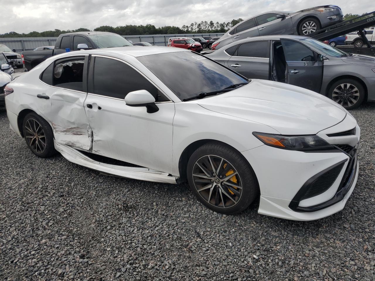 2021 TOYOTA CAMRY SE photo 7