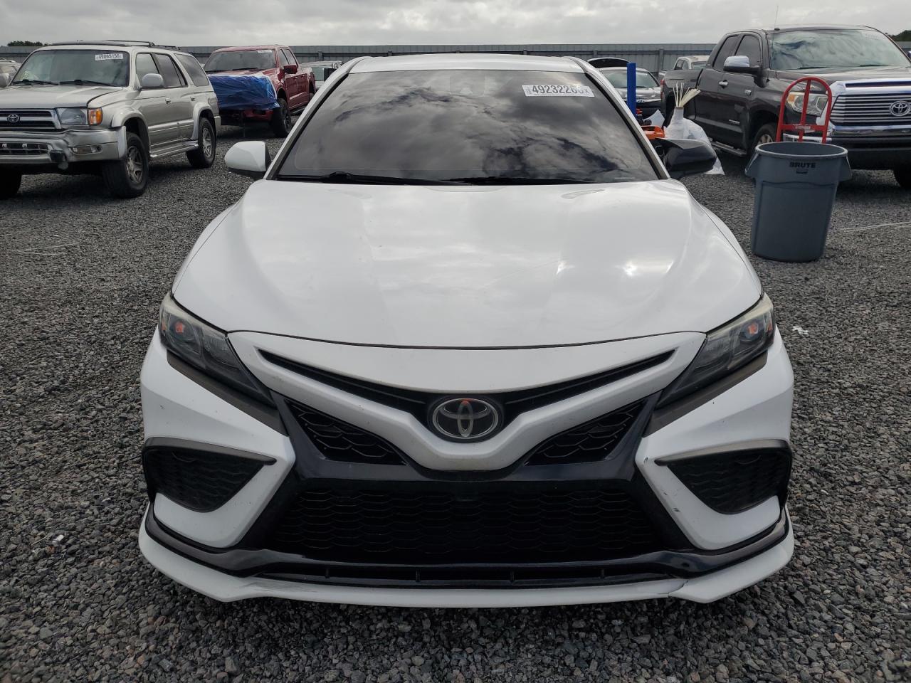 2021 TOYOTA CAMRY SE photo 9