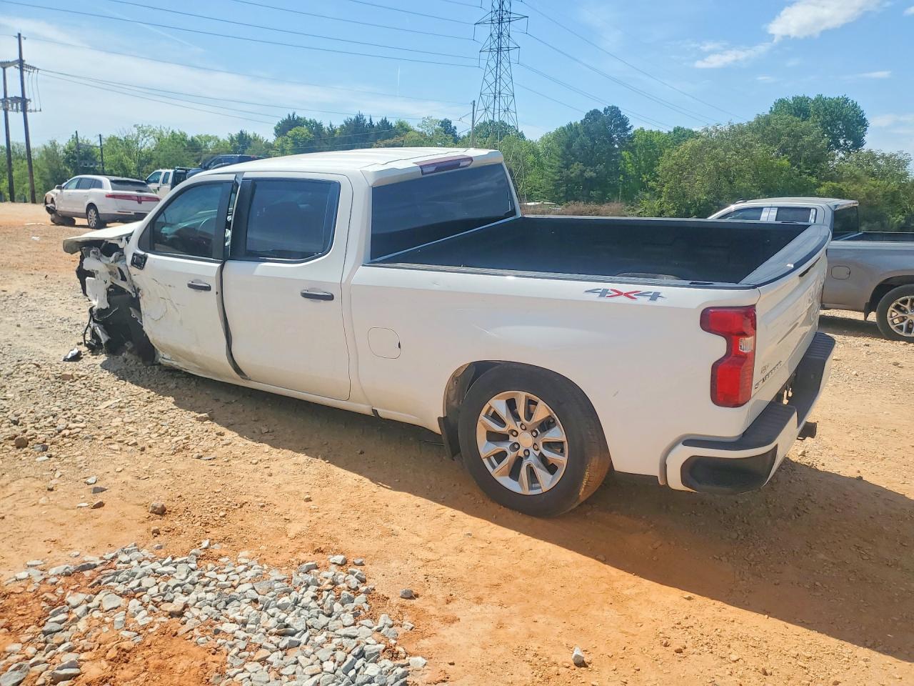 2023 CHEVROLET SILVERADO K1500 CUSTOM photo 3