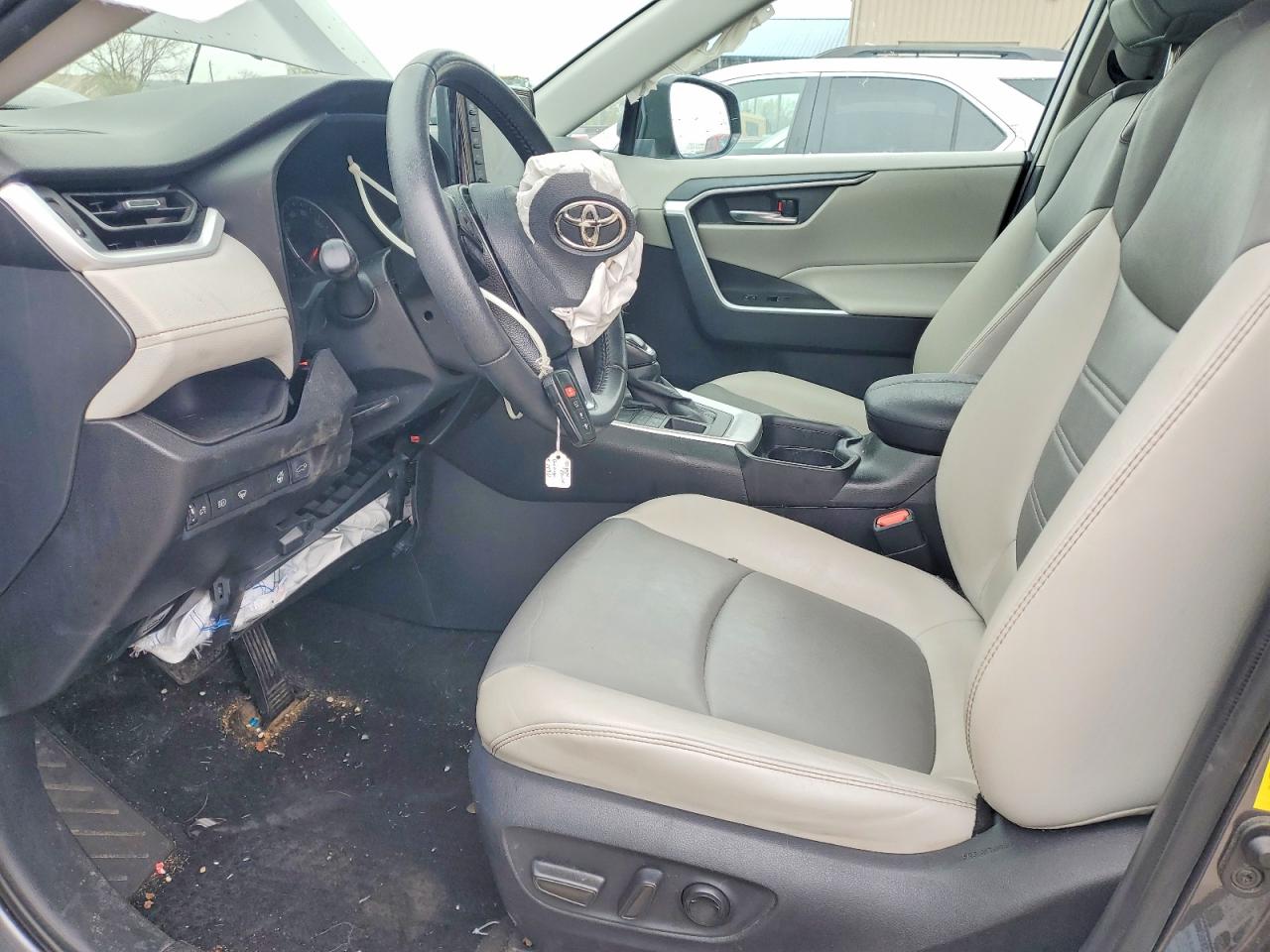 2021 TOYOTA RAV4 XLE PREMIUM photo 19