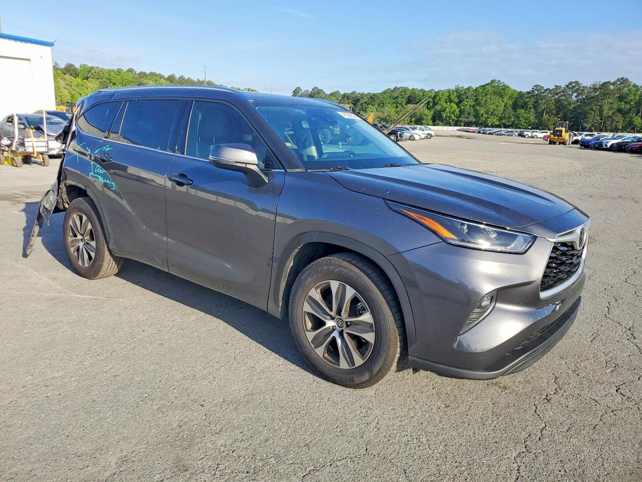 2021 TOYOTA HIGHLANDER XLE photo 10