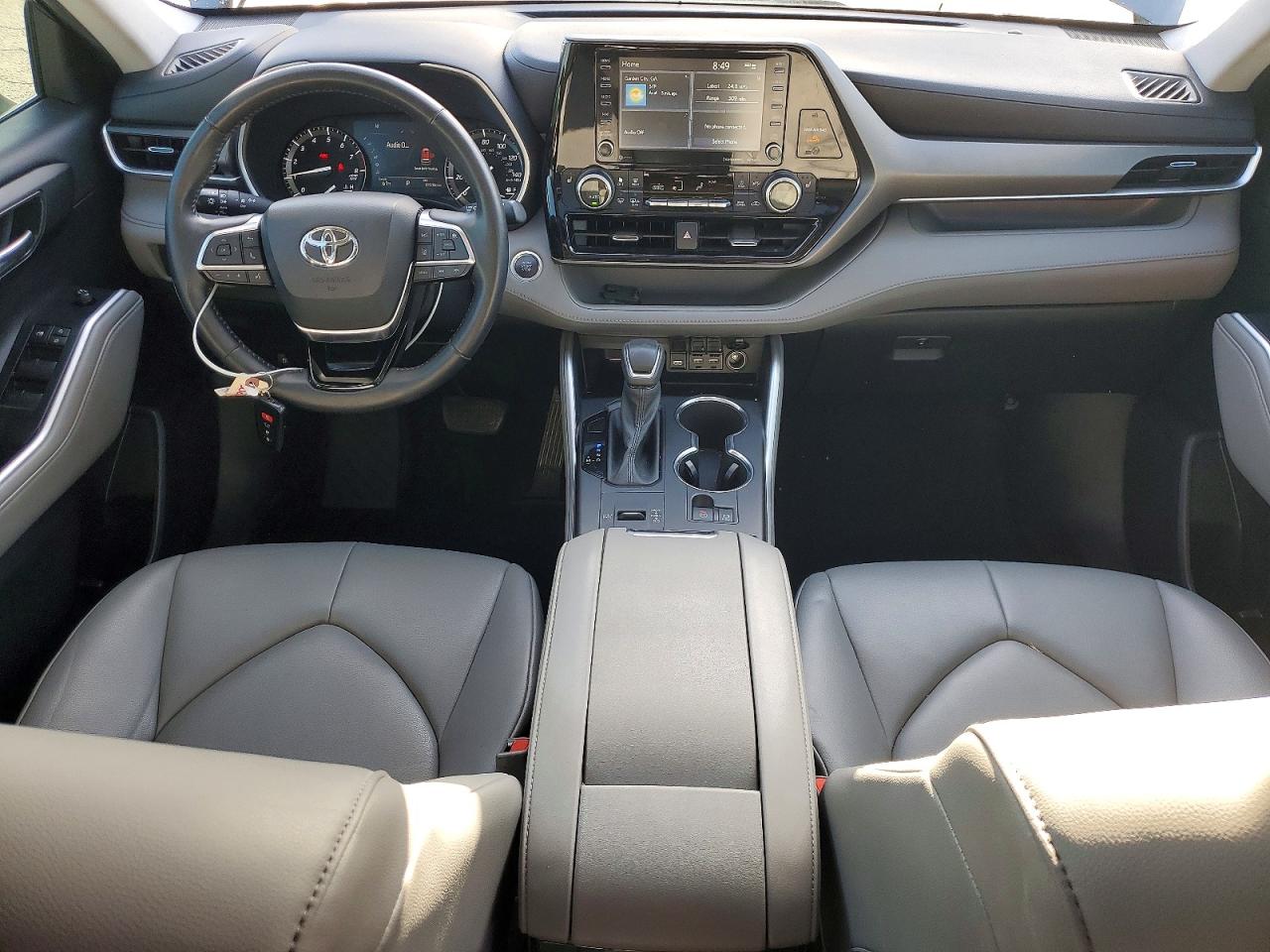 2021 TOYOTA HIGHLANDER XLE photo 22