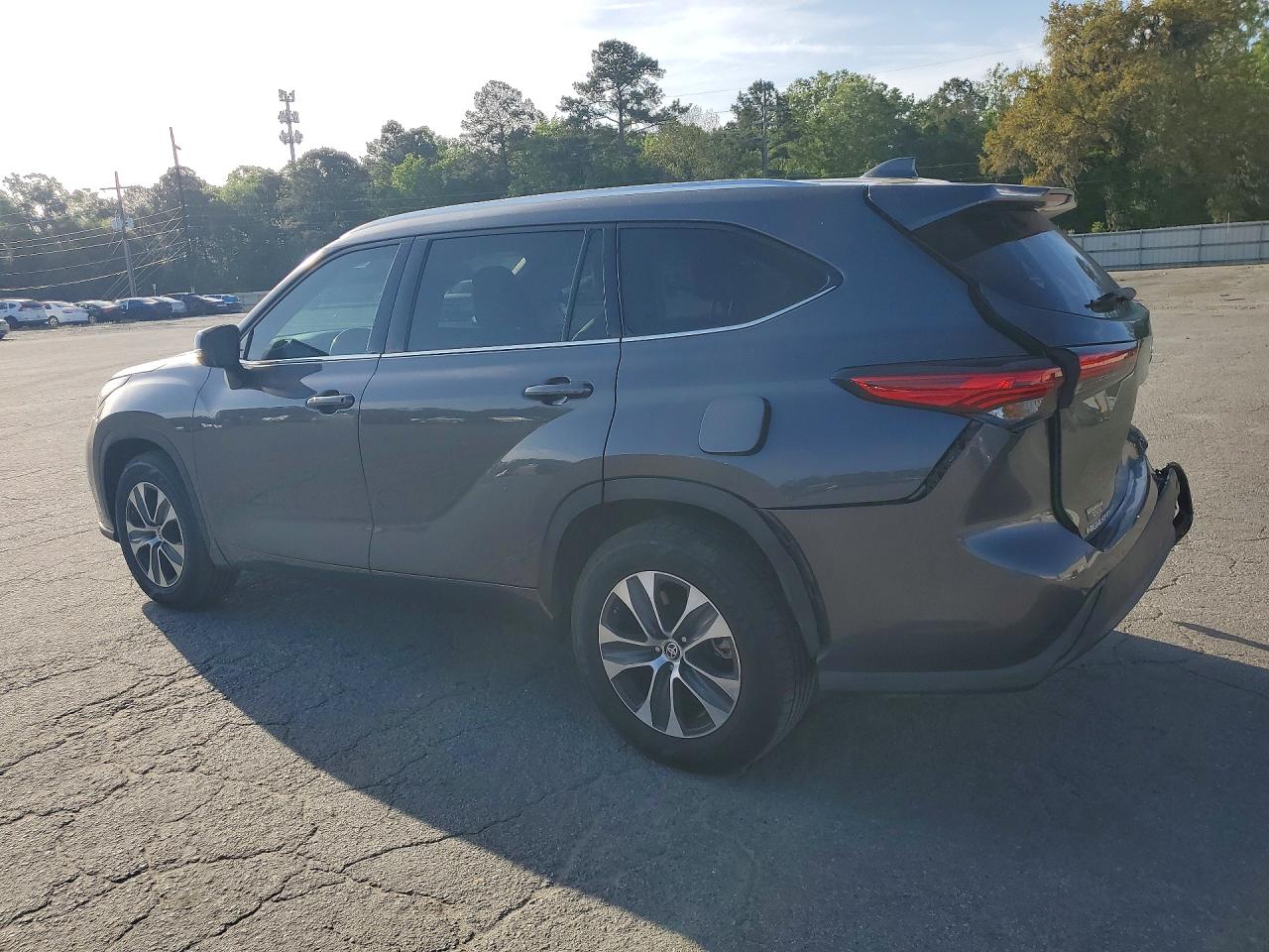 2021 TOYOTA HIGHLANDER XLE photo 4