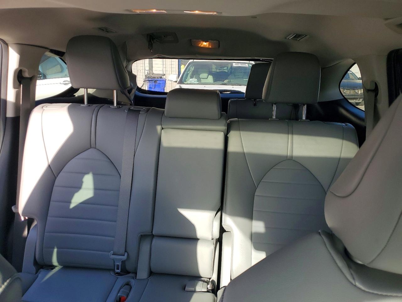 2021 TOYOTA HIGHLANDER XLE photo 28