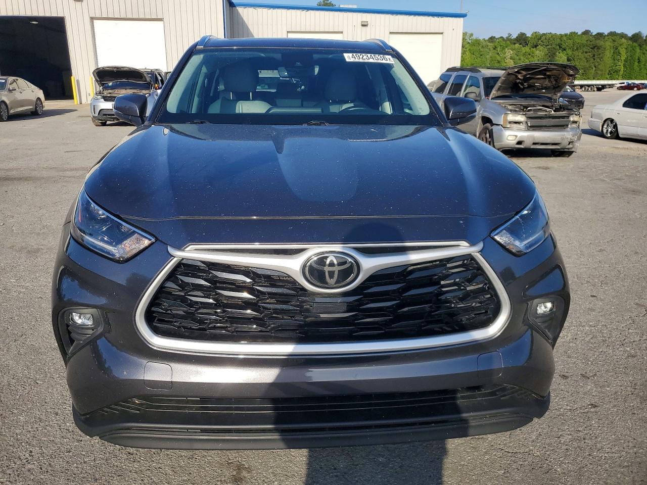 2021 TOYOTA HIGHLANDER XLE photo 13