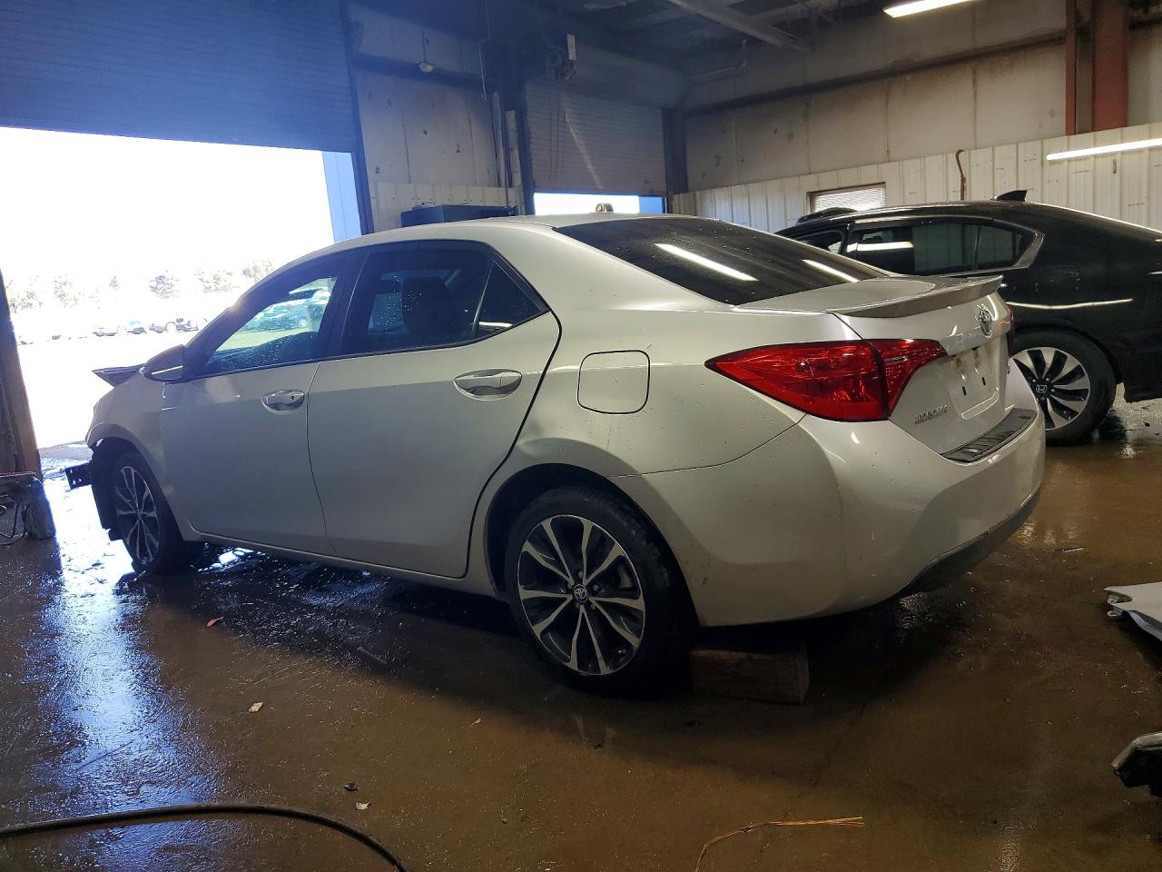 2018 TOYOTA COROLLA SE photo 3