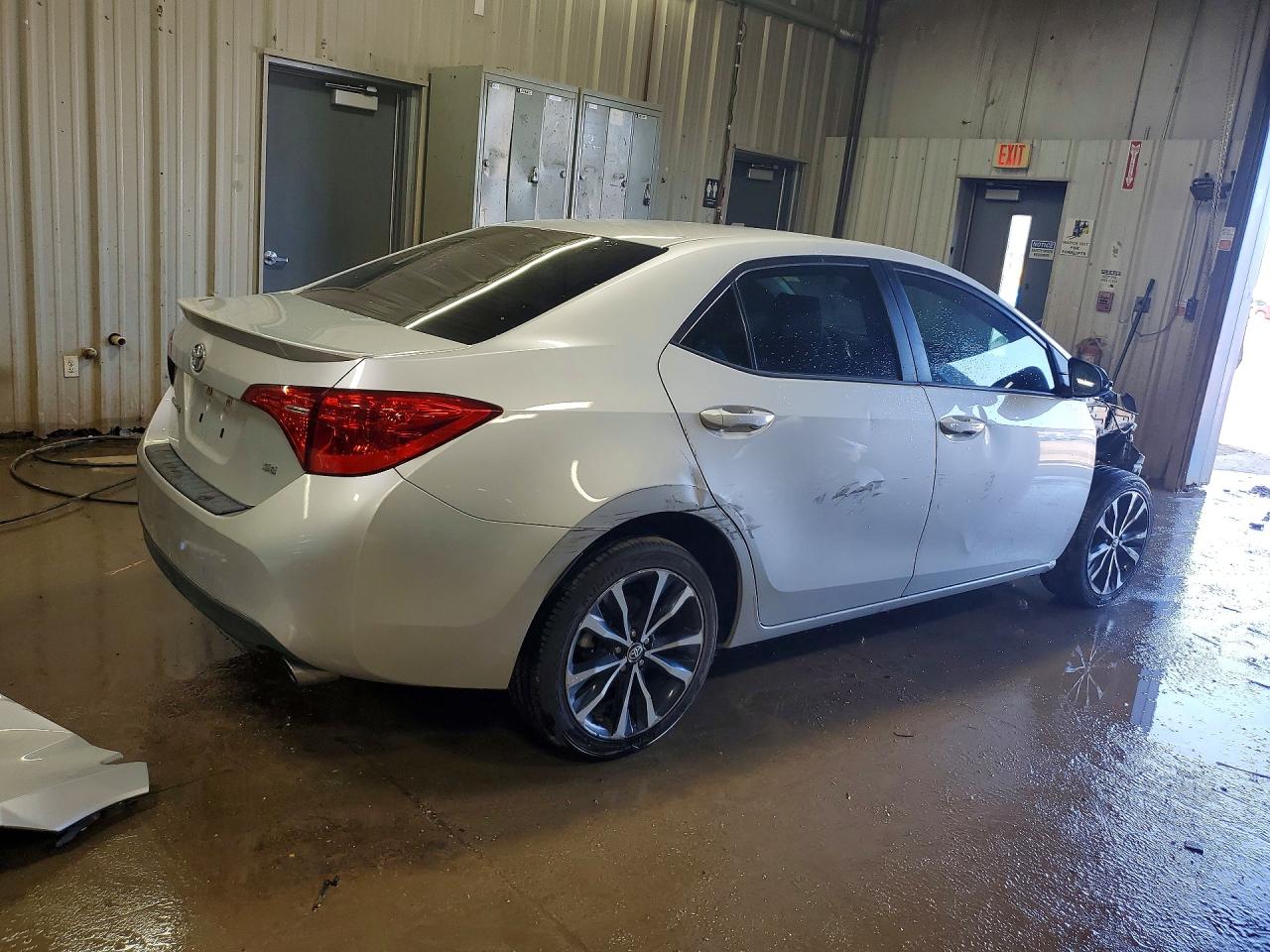 2018 TOYOTA COROLLA SE photo 5