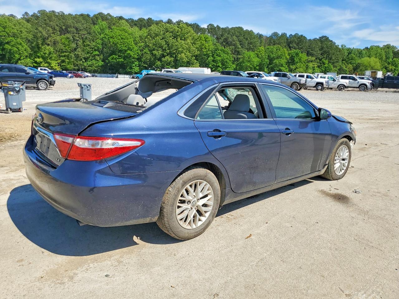 2017 TOYOTA CAMRY LE photo 5