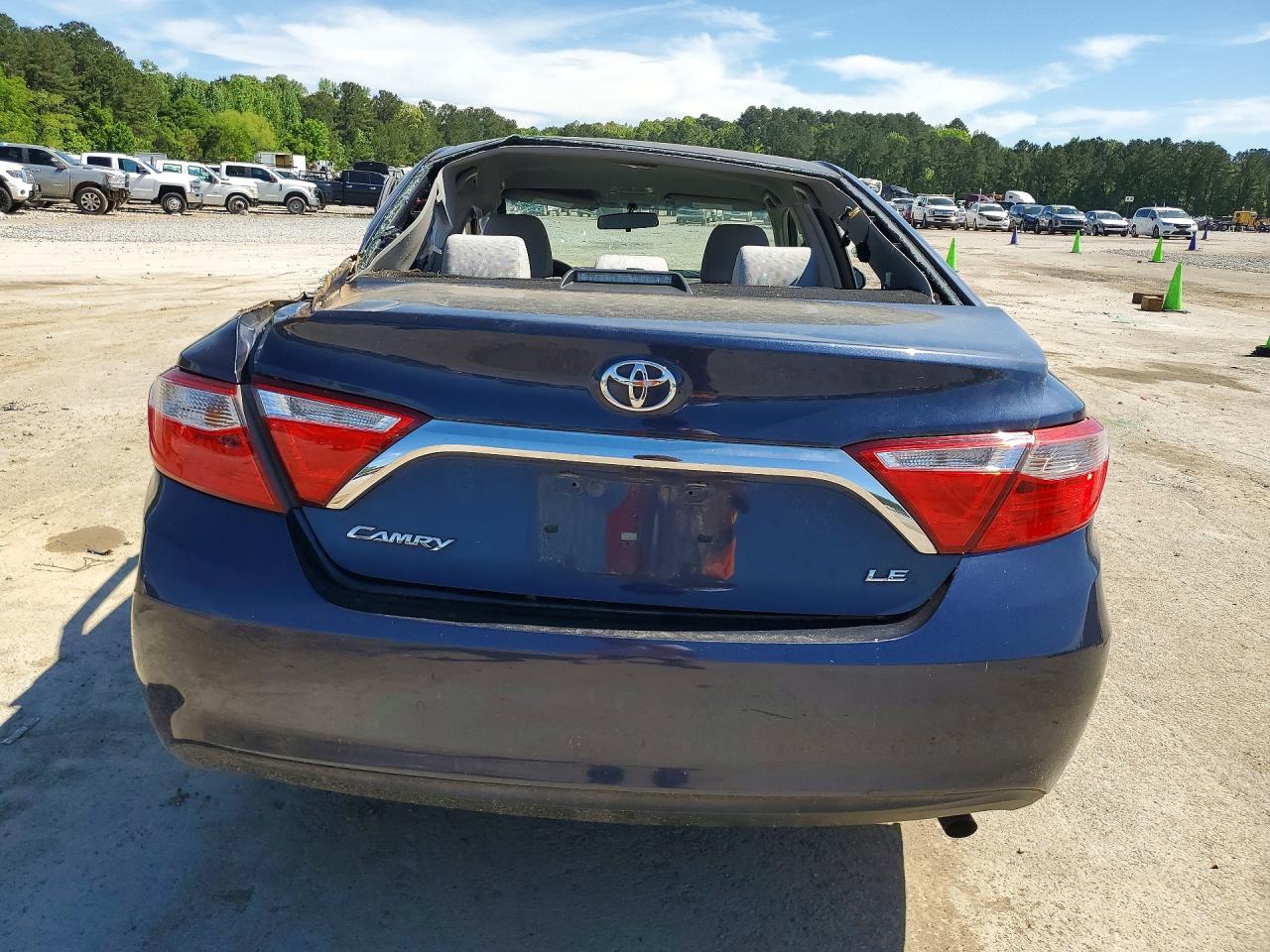2017 TOYOTA CAMRY LE photo 11