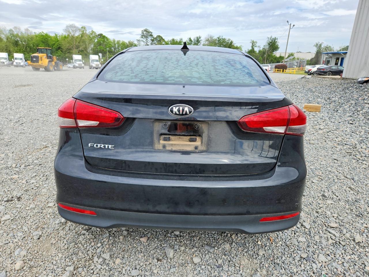 2017 KIA FORTE LX photo 16