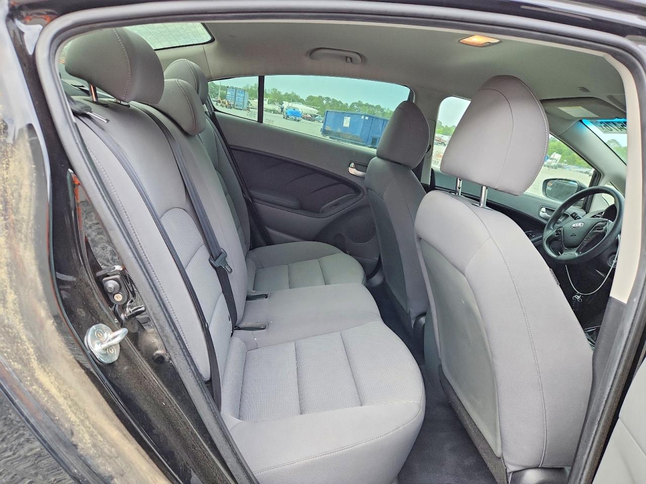 2017 KIA FORTE LX photo 28