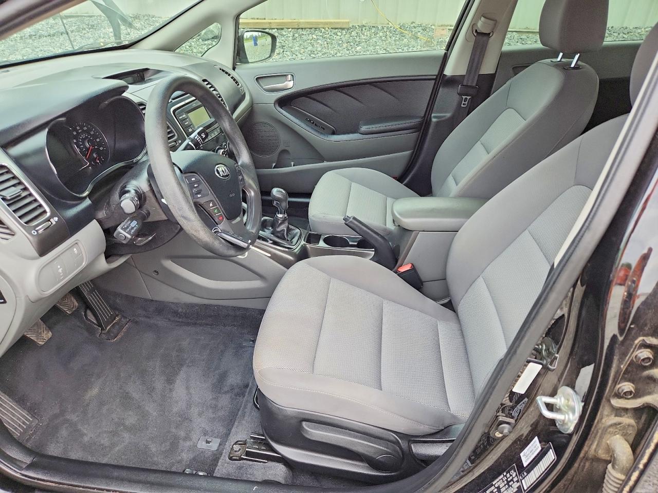 2017 KIA FORTE LX photo 19