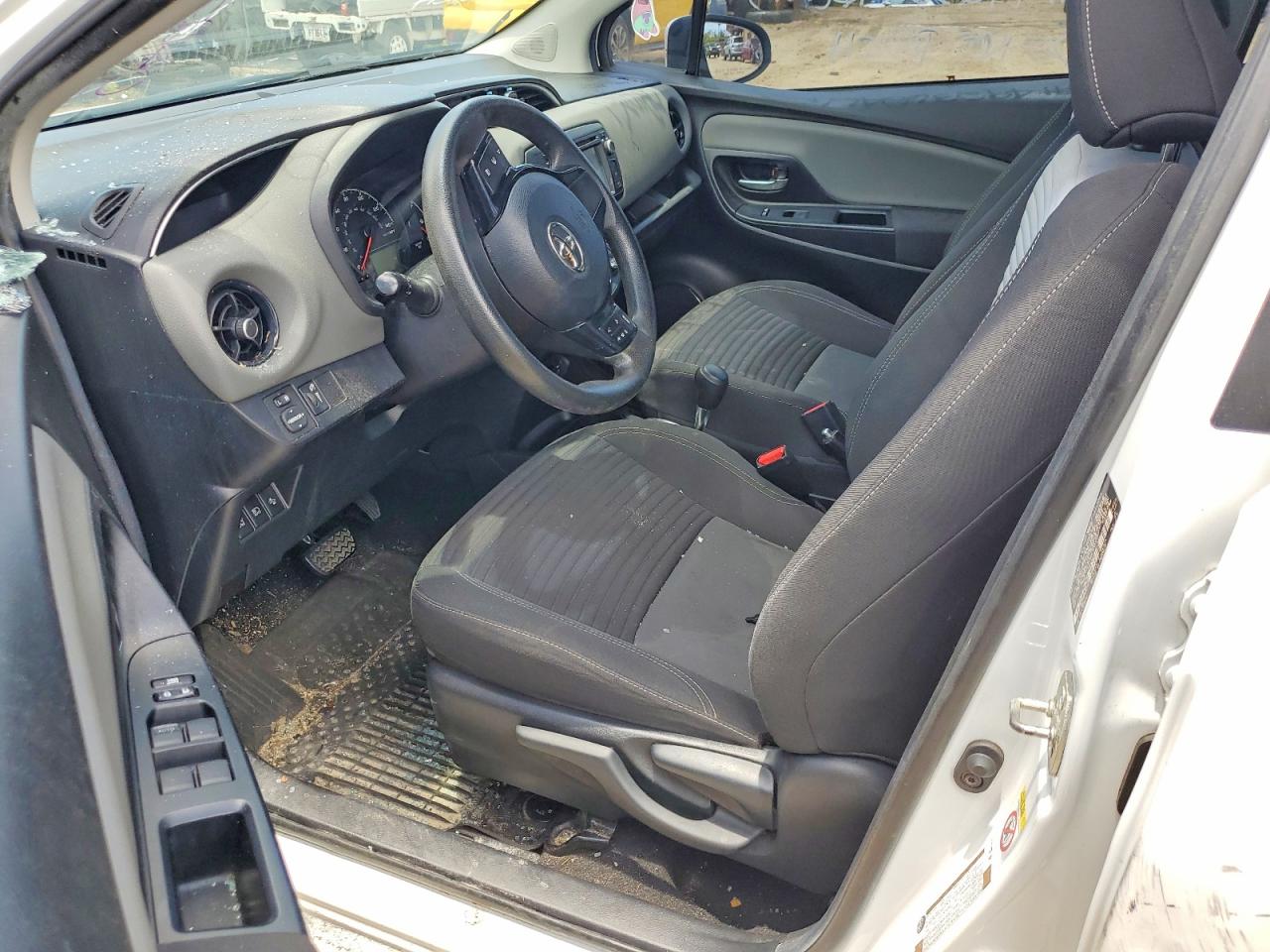 2019 TOYOTA YARIS L photo 19